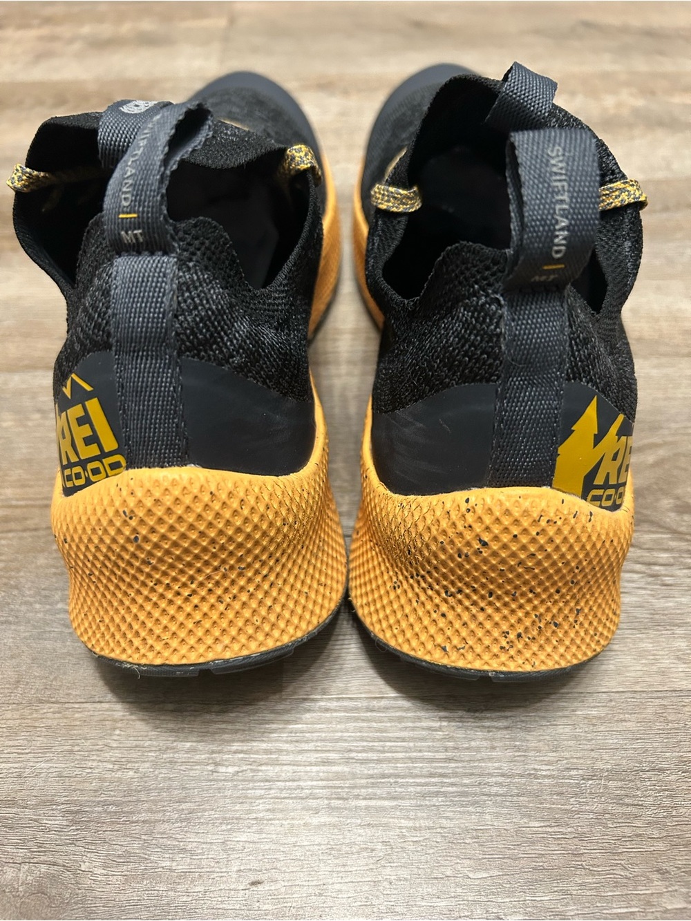 REI Co-op Swiftland MT Men’s Size 10 Black Yellow Knit Trail Sneakers Shoes - Picture 3 of 10